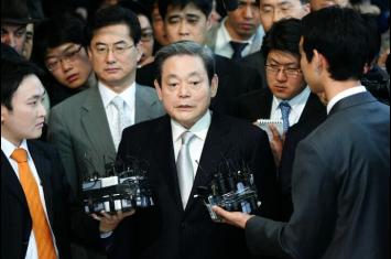 三星会长李健熙去世：青瓦台势力更迭，财阀家族风雨飘摇